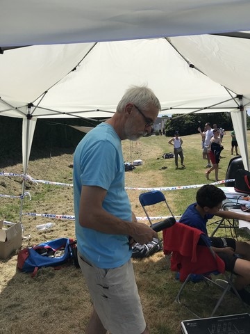 Gilles aidant au tournoi de Foot fête de quartier 2018
