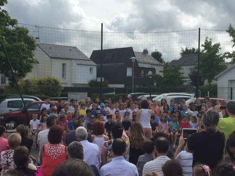 ACLB 2015 Fête de quartier, avec l'école René Guy Cadou, les enfants en pleine chorale :)